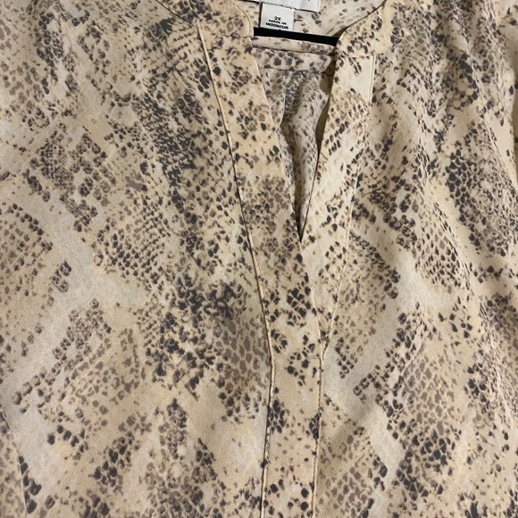 Ava & Viv Snake Skin Top - Picture 3 of 4